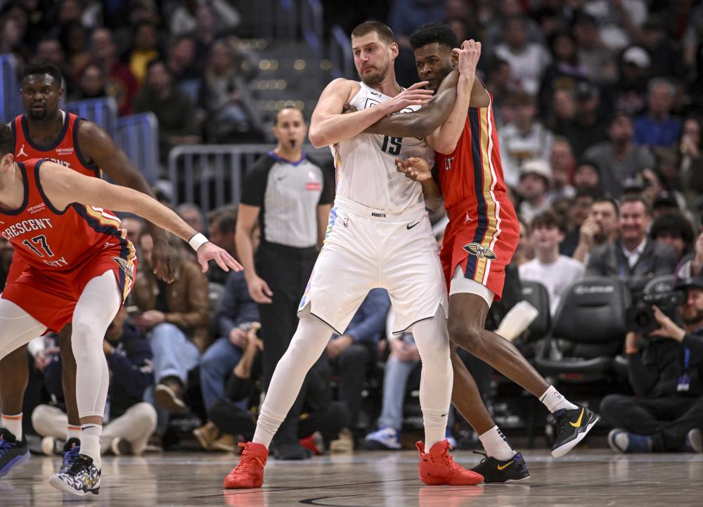 现出强烈的 现出强烈的