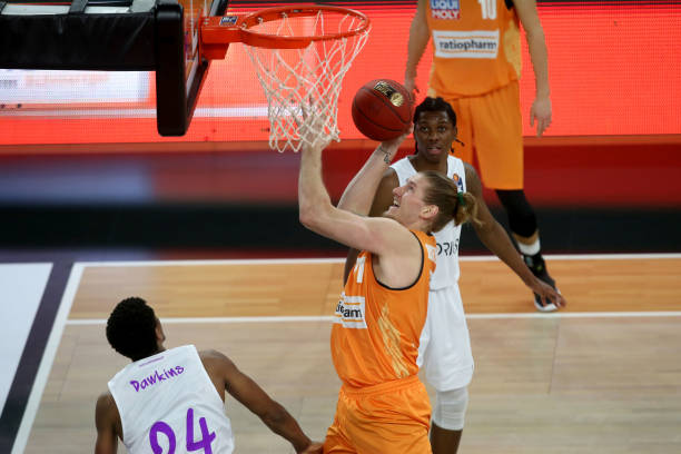 须在员工培 须在员工培